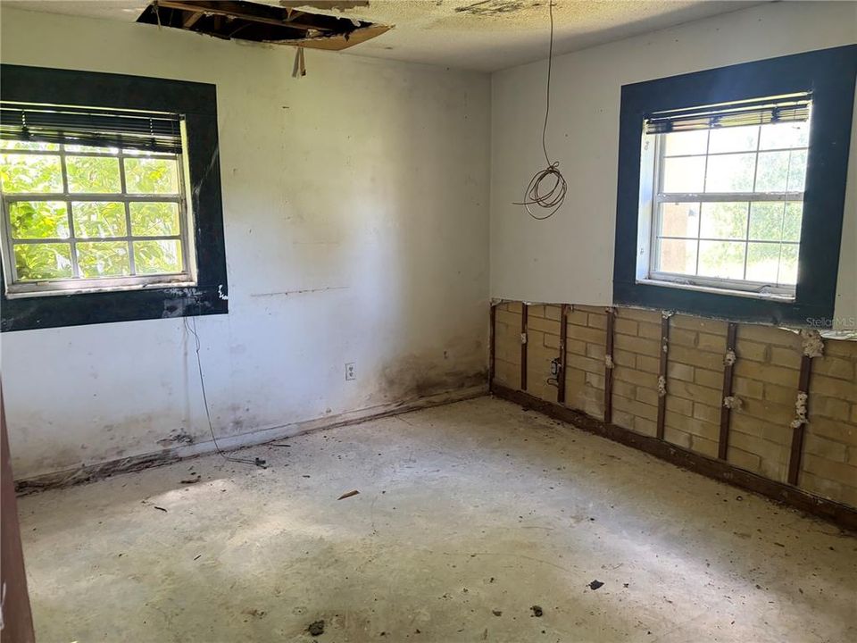 For Sale: $389,000 (4 beds, 3 baths, 3414 Square Feet)