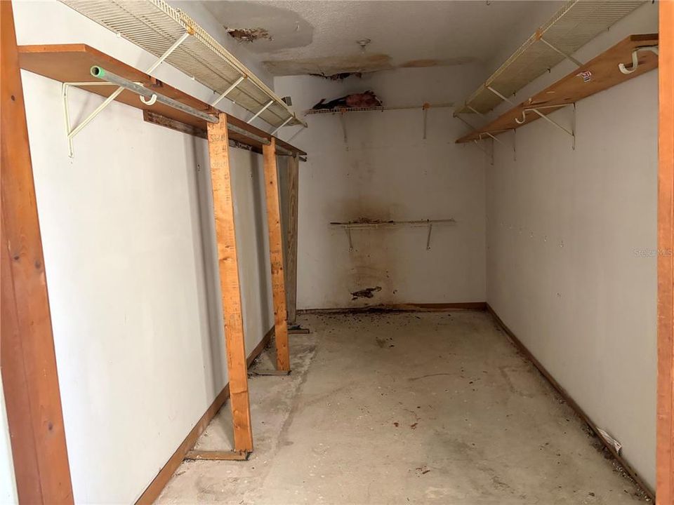 For Sale: $389,000 (4 beds, 3 baths, 3414 Square Feet)