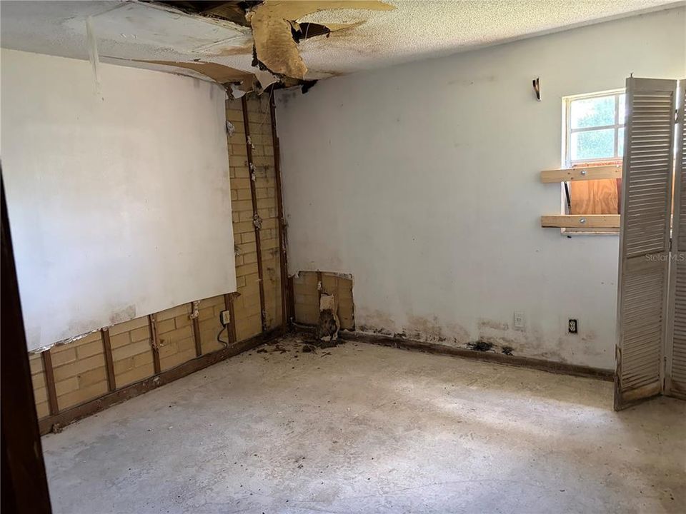 For Sale: $389,000 (4 beds, 3 baths, 3414 Square Feet)