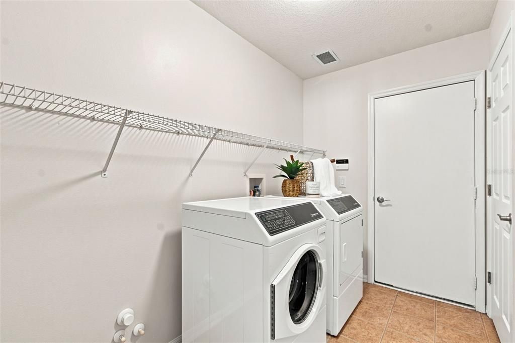 For Sale: $560,000 (4 beds, 3 baths, 2747 Square Feet)
