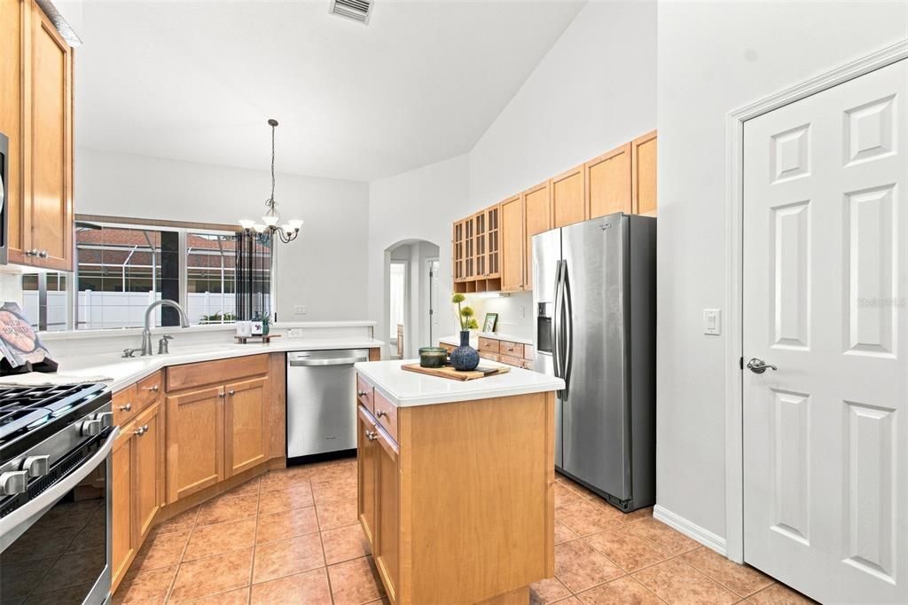 For Sale: $560,000 (4 beds, 3 baths, 2747 Square Feet)