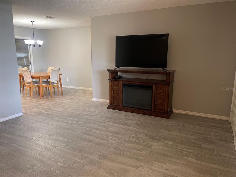 For Sale: $245,000 (2 beds, 2 baths, 1108 Square Feet)