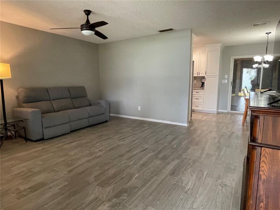For Sale: $245,000 (2 beds, 2 baths, 1108 Square Feet)