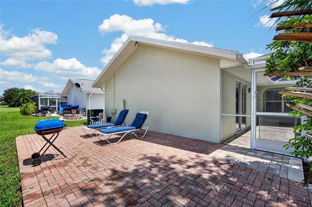 For Sale: $400,000 (4 beds, 2 baths, 2285 Square Feet)