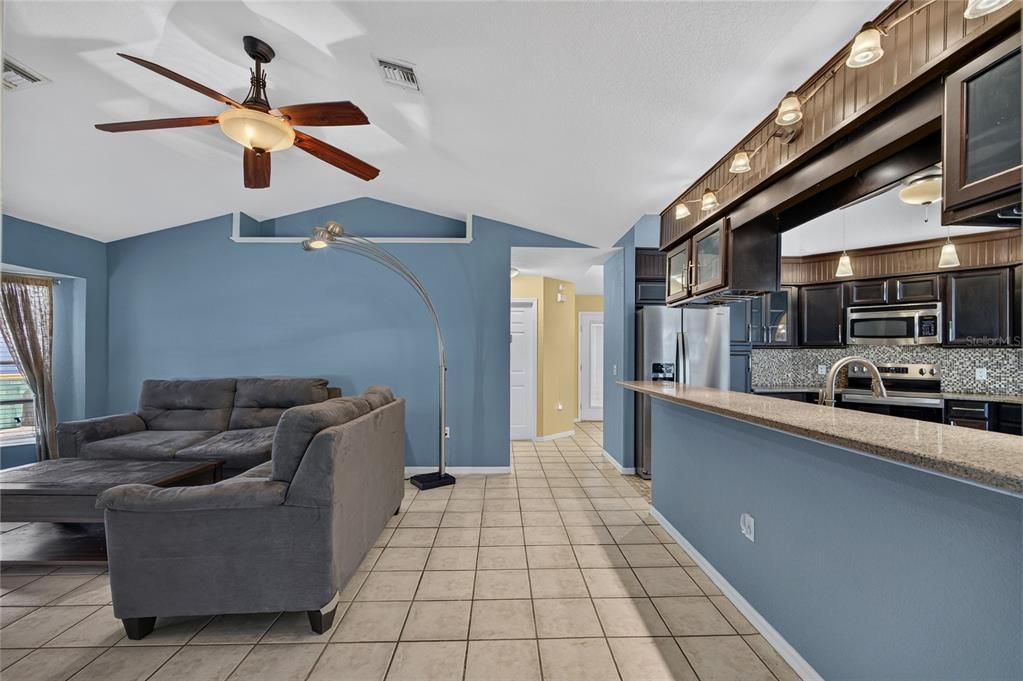 For Sale: $400,000 (4 beds, 2 baths, 2285 Square Feet)
