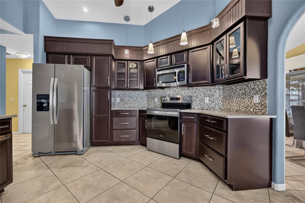 For Sale: $400,000 (4 beds, 2 baths, 2285 Square Feet)
