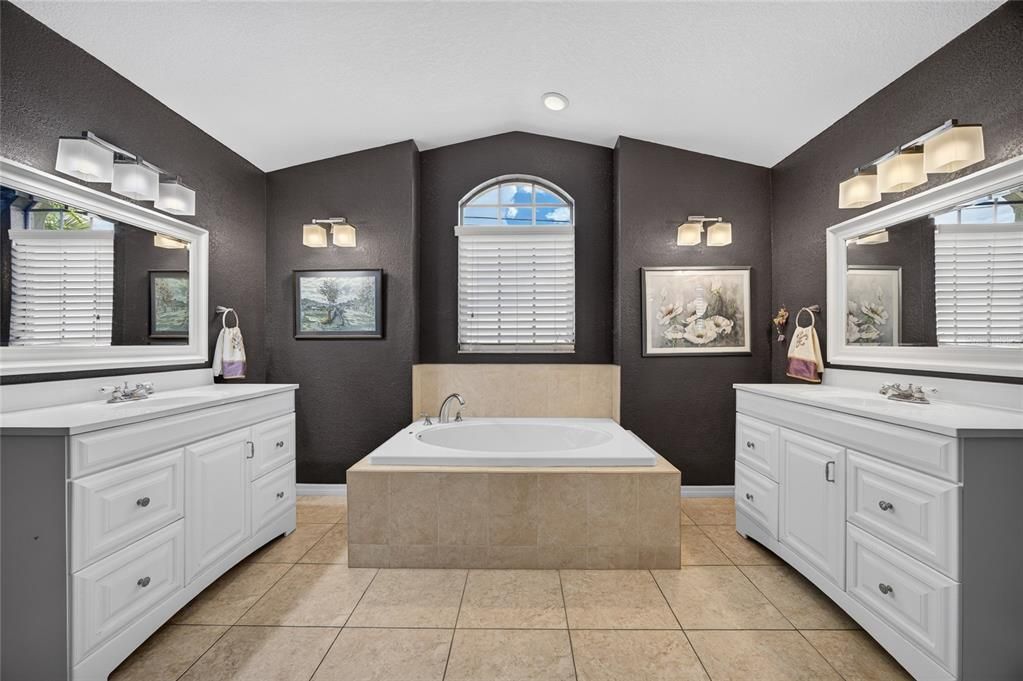 For Sale: $400,000 (4 beds, 2 baths, 2285 Square Feet)