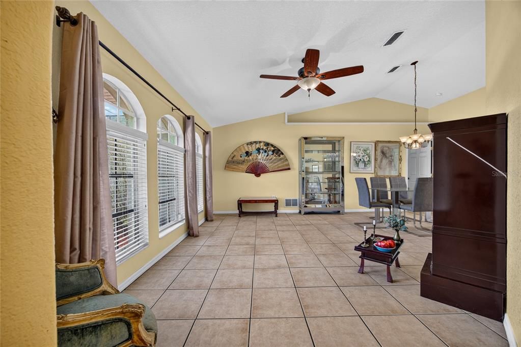 For Sale: $400,000 (4 beds, 2 baths, 2285 Square Feet)
