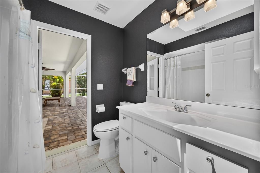 For Sale: $400,000 (4 beds, 2 baths, 2285 Square Feet)