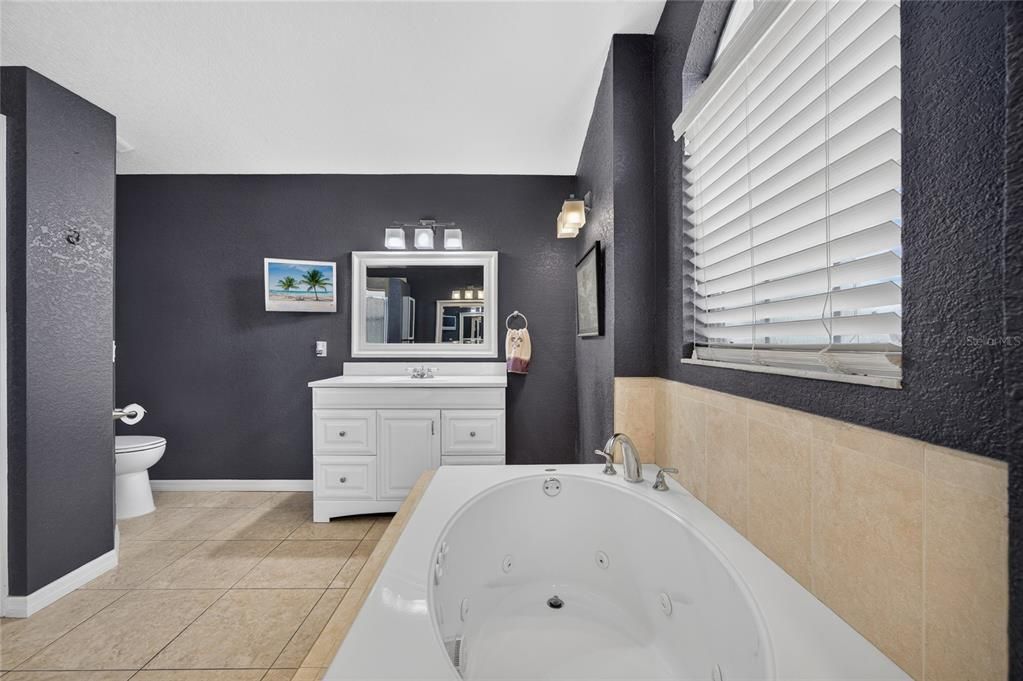 For Sale: $400,000 (4 beds, 2 baths, 2285 Square Feet)