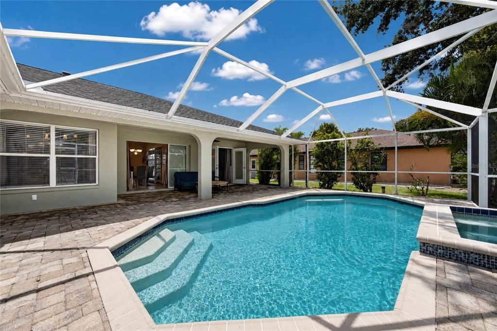 For Sale: $400,000 (4 beds, 2 baths, 2285 Square Feet)