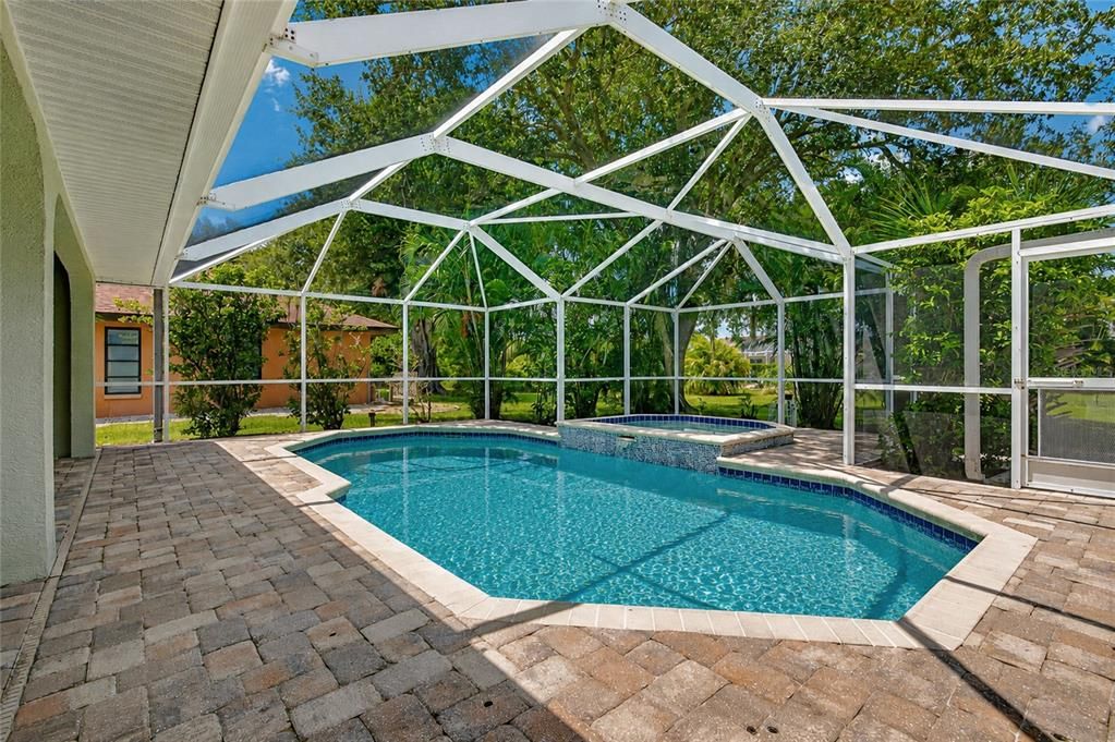For Sale: $400,000 (4 beds, 2 baths, 2285 Square Feet)
