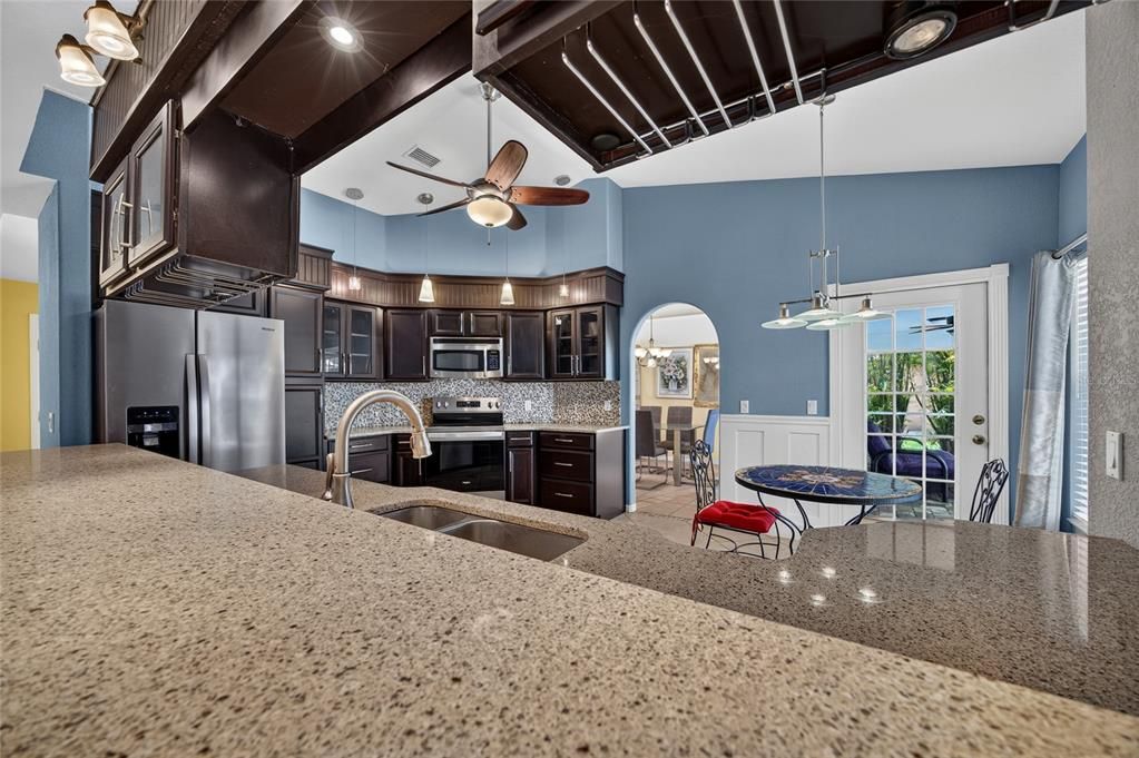 For Sale: $400,000 (4 beds, 2 baths, 2285 Square Feet)