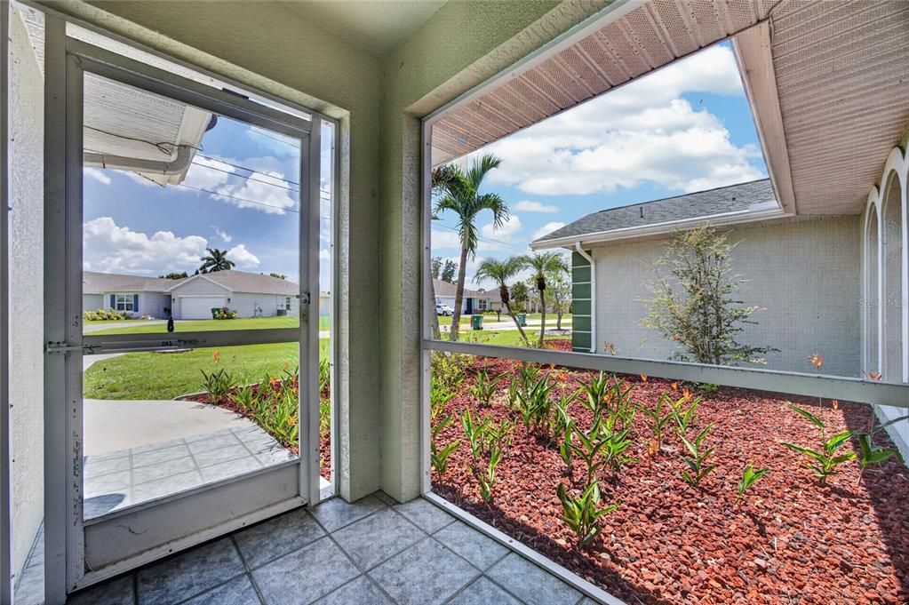 For Sale: $400,000 (4 beds, 2 baths, 2285 Square Feet)