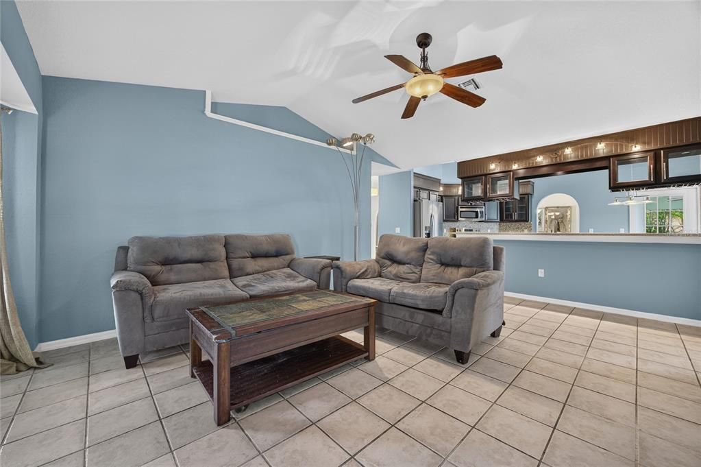 For Sale: $400,000 (4 beds, 2 baths, 2285 Square Feet)