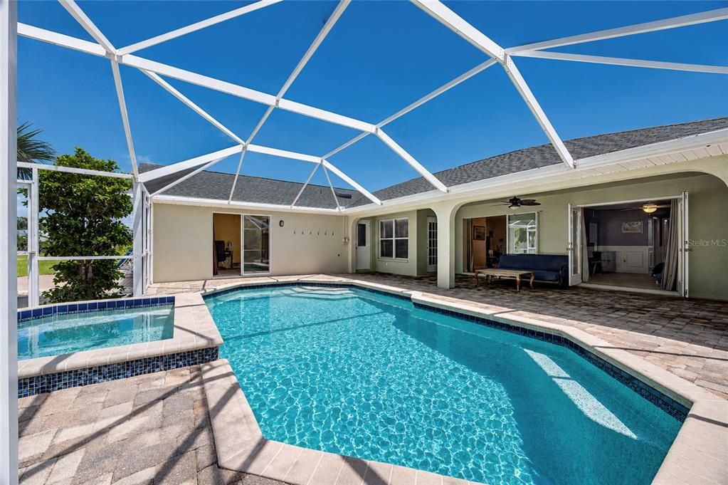 For Sale: $400,000 (4 beds, 2 baths, 2285 Square Feet)
