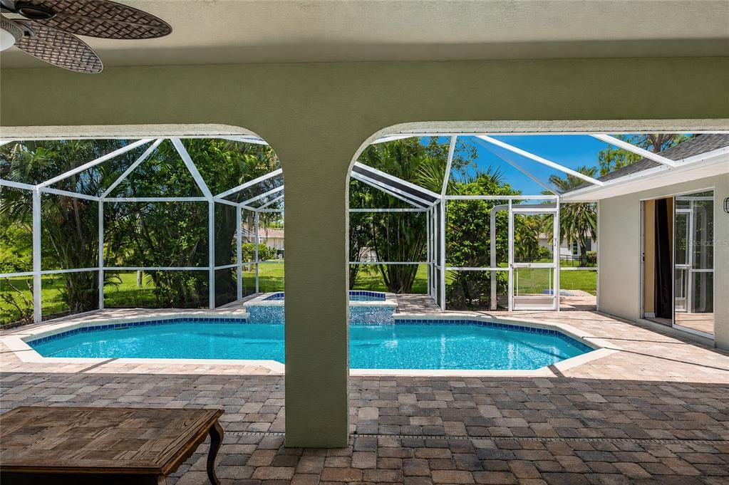 For Sale: $400,000 (4 beds, 2 baths, 2285 Square Feet)