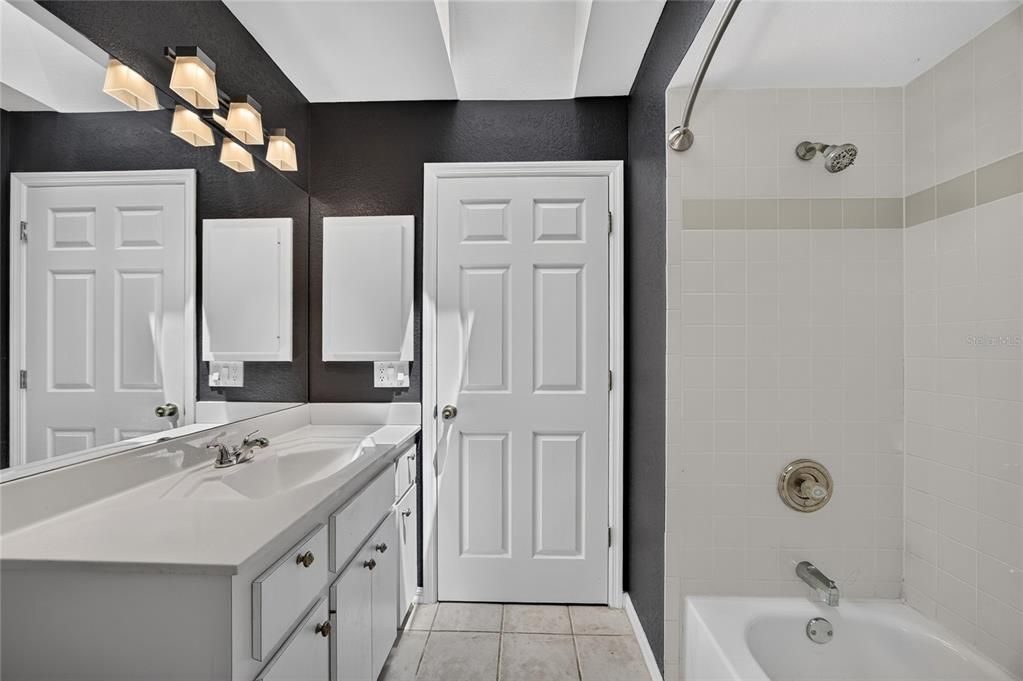 For Sale: $400,000 (4 beds, 2 baths, 2285 Square Feet)