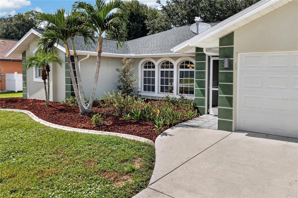For Sale: $400,000 (4 beds, 2 baths, 2285 Square Feet)