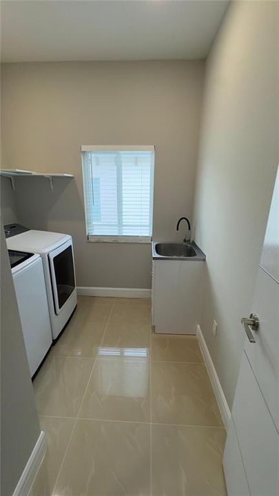 En Venta: $419,999 (4 camas, 2 baños, 2366 Pies cuadrados)