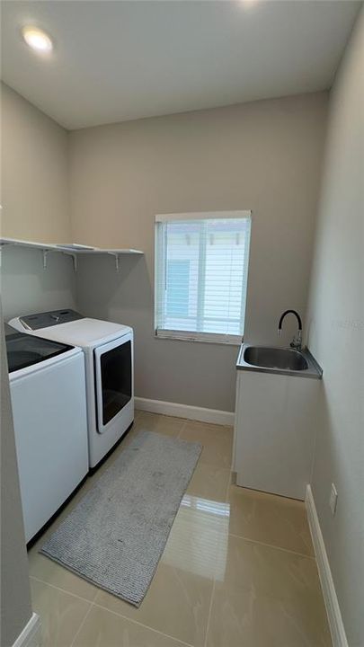 En Venta: $419,999 (4 camas, 2 baños, 2366 Pies cuadrados)