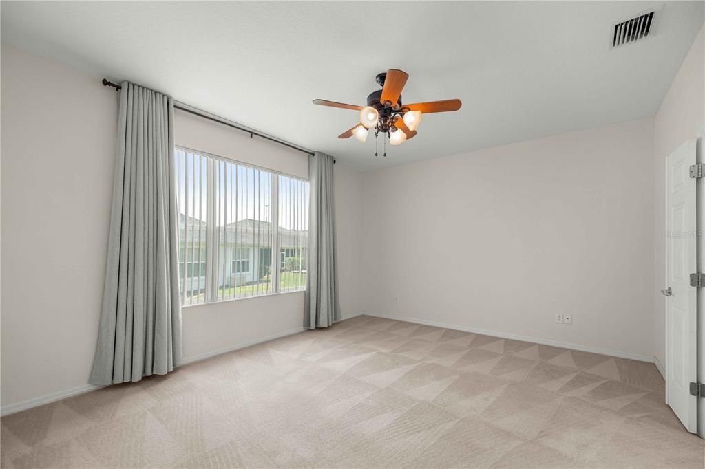 For Sale: $369,500 (2 beds, 2 baths, 1958 Square Feet)