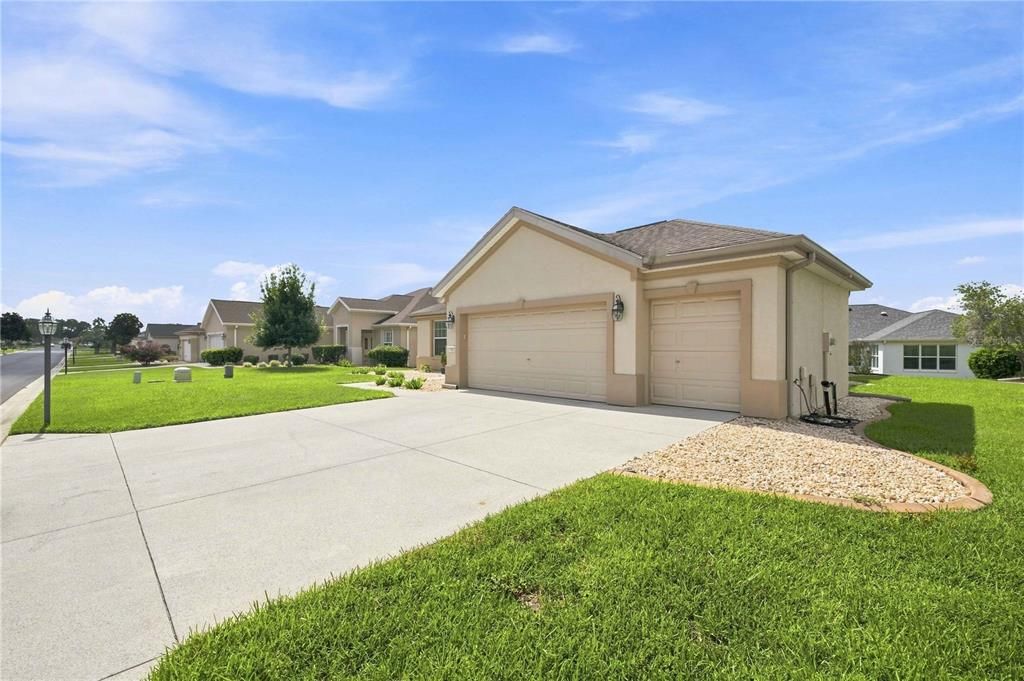 For Sale: $369,500 (2 beds, 2 baths, 1958 Square Feet)