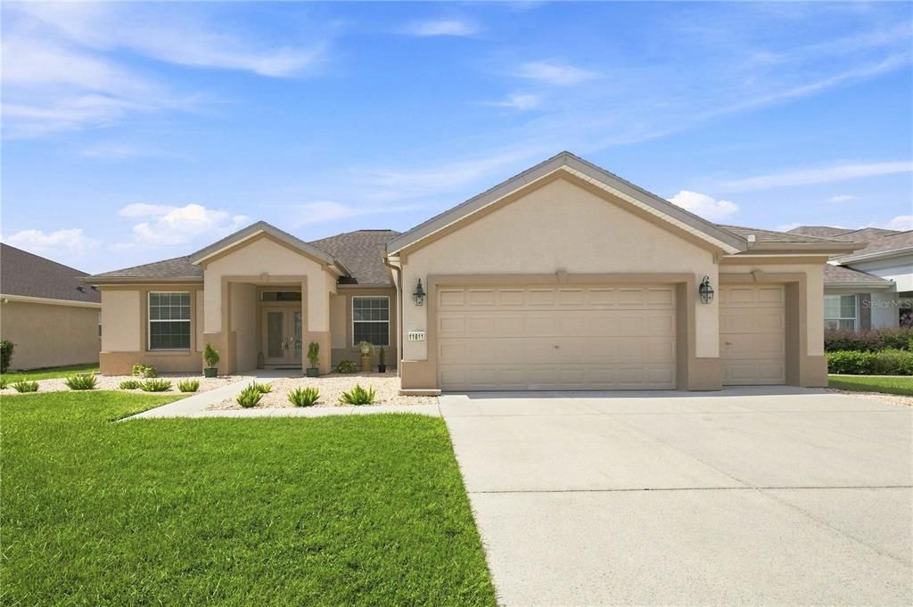 For Sale: $369,500 (2 beds, 2 baths, 1958 Square Feet)