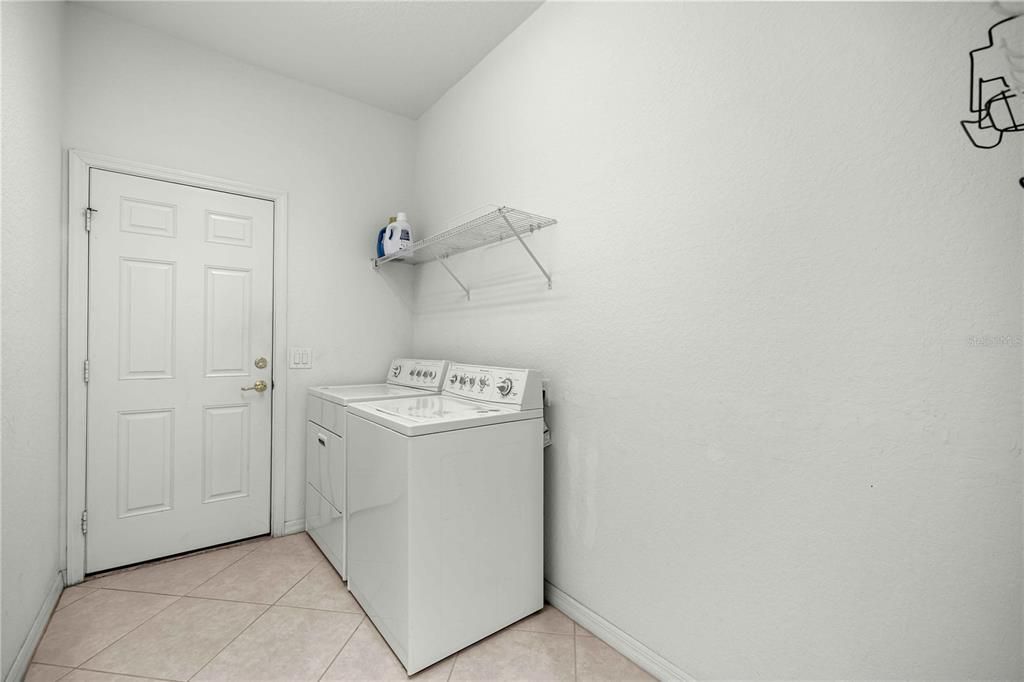 For Sale: $369,500 (2 beds, 2 baths, 1958 Square Feet)