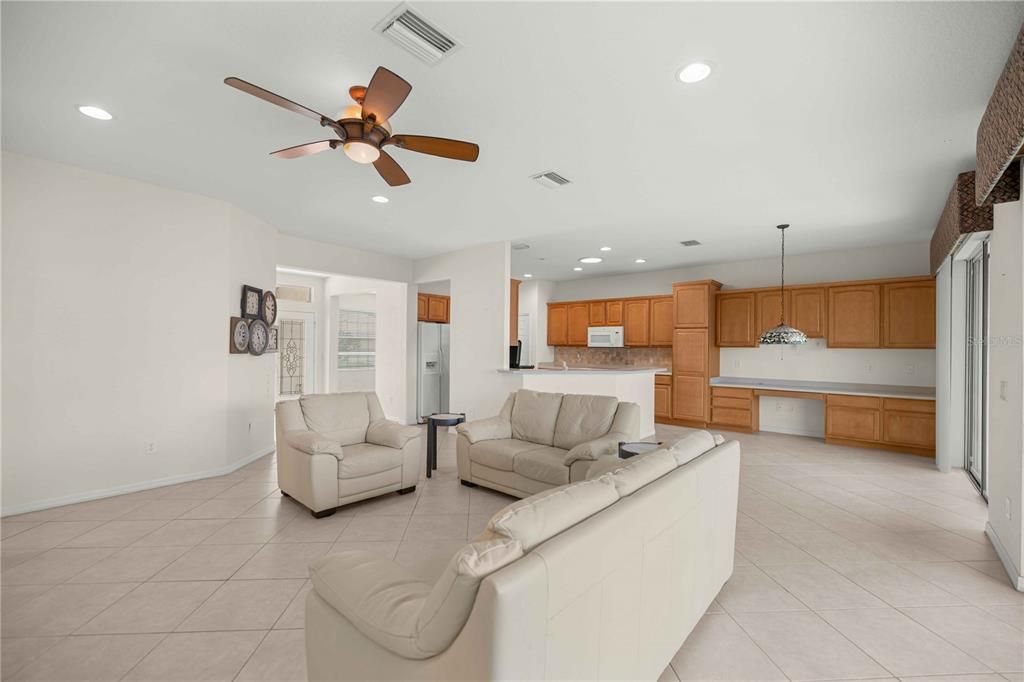 For Sale: $369,500 (2 beds, 2 baths, 1958 Square Feet)