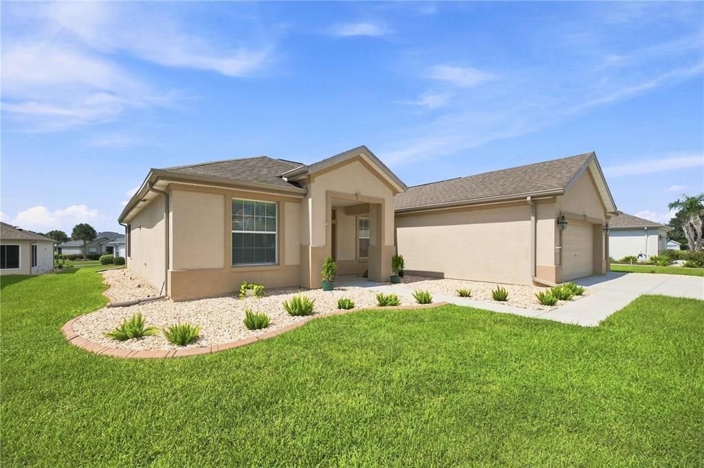 For Sale: $369,500 (2 beds, 2 baths, 1958 Square Feet)