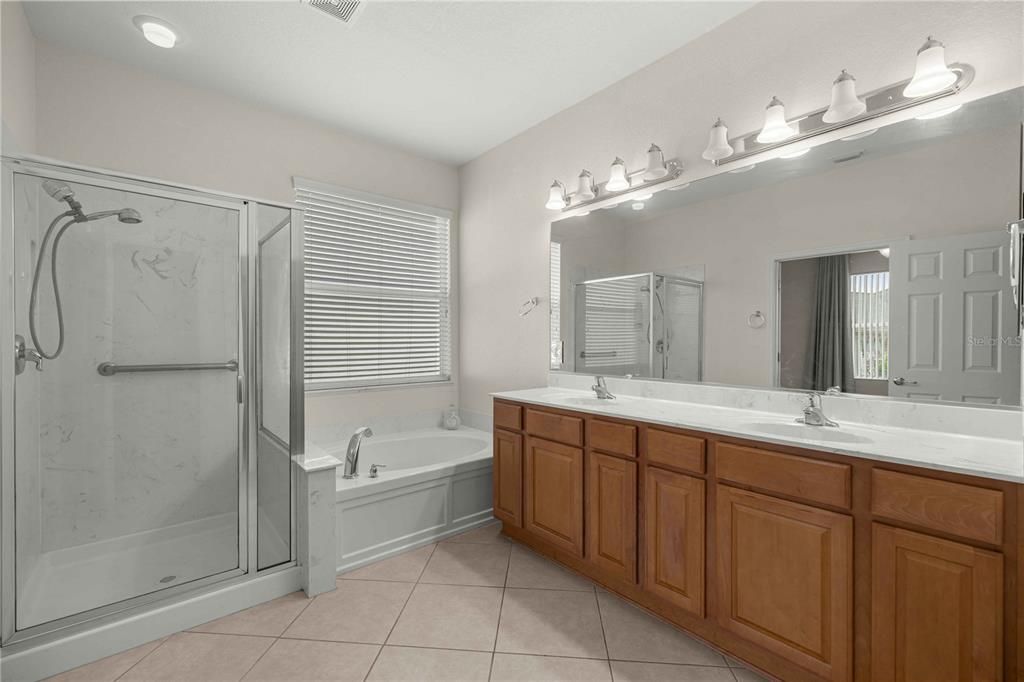 For Sale: $369,500 (2 beds, 2 baths, 1958 Square Feet)