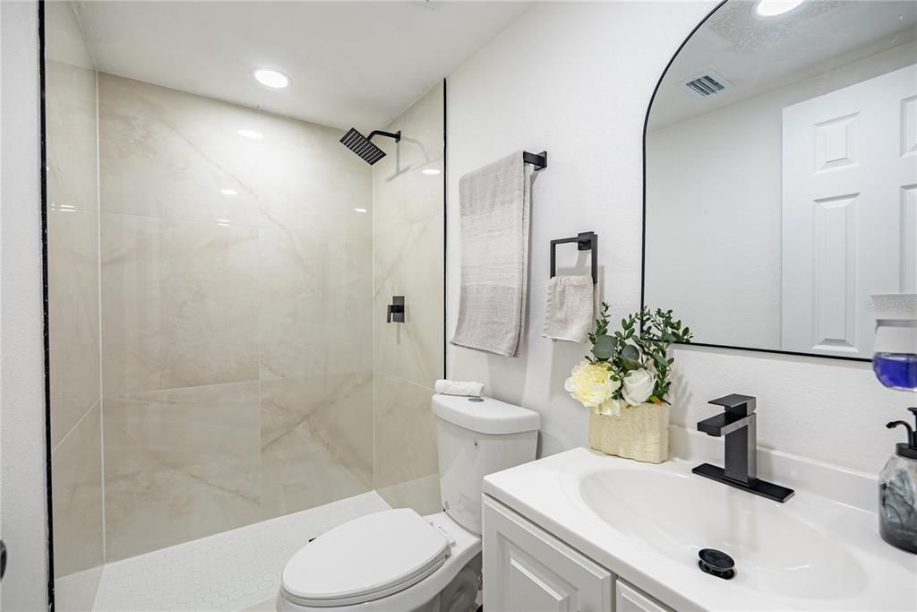 En Venta: $250,000 (3 camas, 2 baños, 1104 Pies cuadrados)