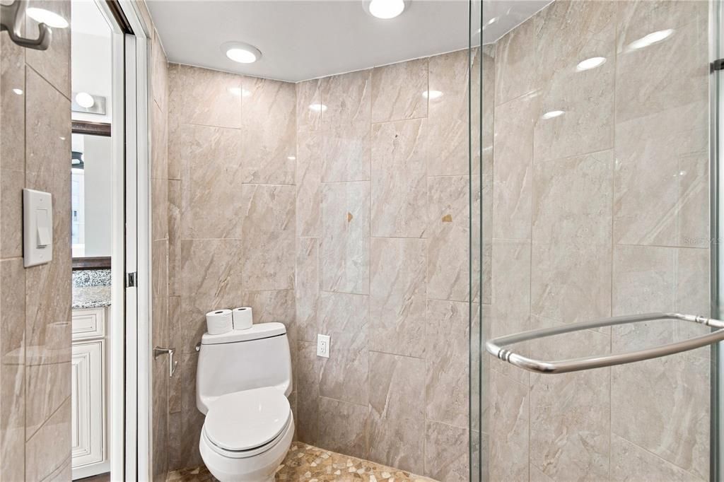 En Venta: $499,999 (2 camas, 2 baños, 1325 Pies cuadrados)