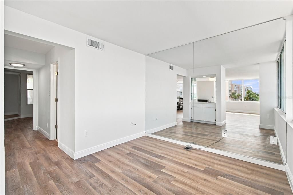 En Venta: $499,999 (2 camas, 2 baños, 1325 Pies cuadrados)