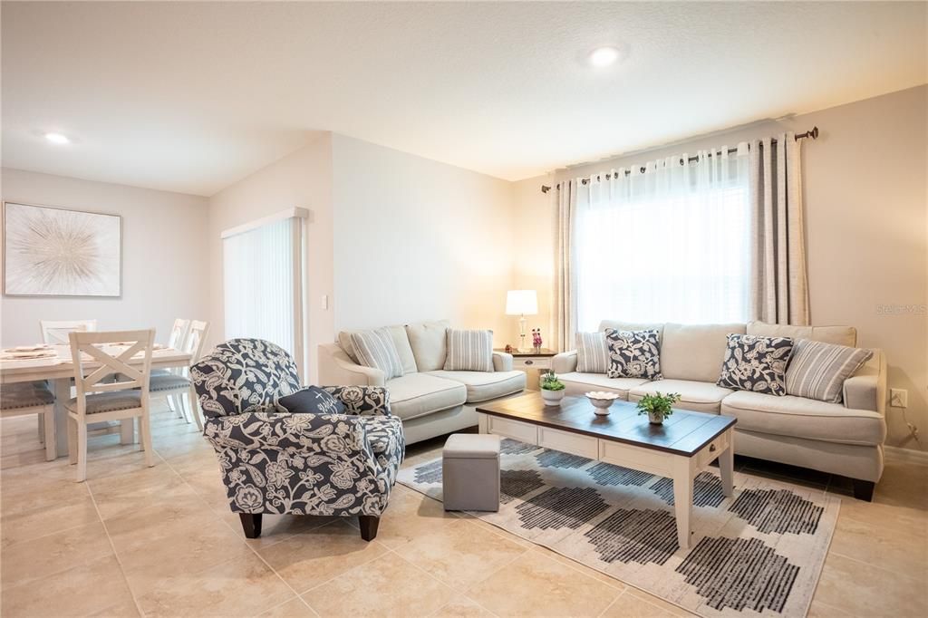 En Venta: $399,990 (4 camas, 2 baños, 1828 Pies cuadrados)