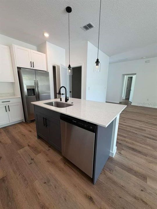 В аренду: $1,900 (3 спален, 2 ванн, 1500 Квадратных фут)