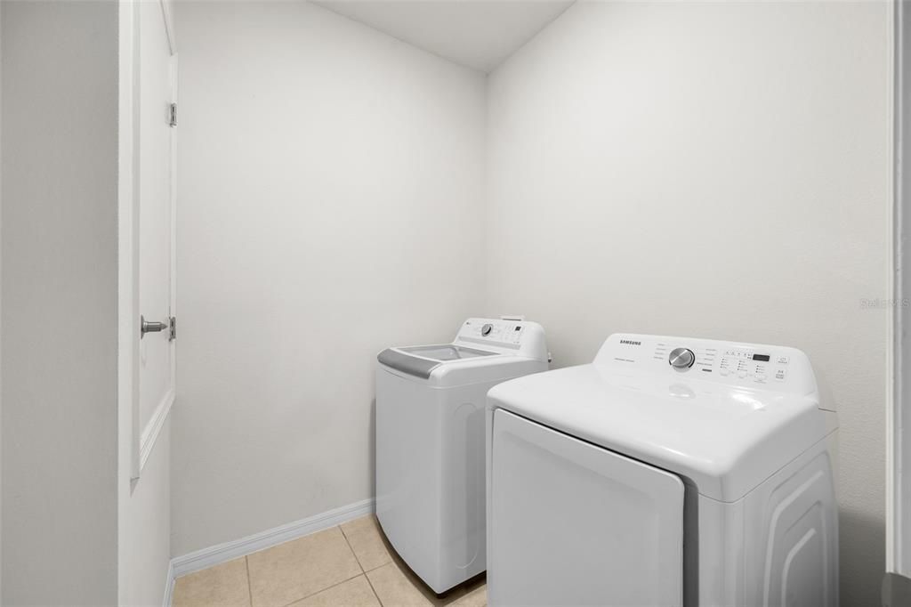 For Sale: $320,000 (3 beds, 2 baths, 1974 Square Feet)