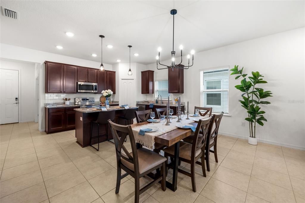 For Sale: $320,000 (3 beds, 2 baths, 1974 Square Feet)