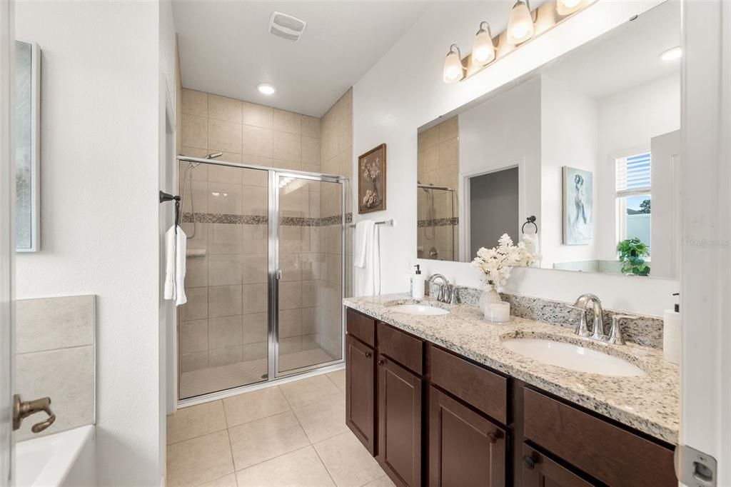 For Sale: $320,000 (3 beds, 2 baths, 1974 Square Feet)