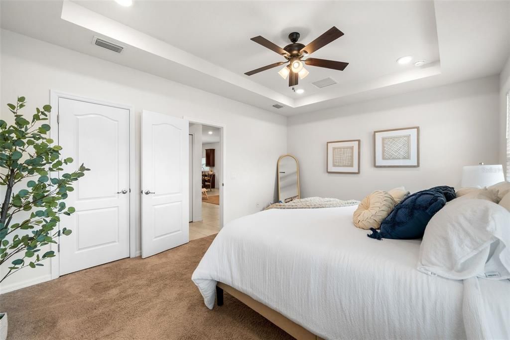 For Sale: $320,000 (3 beds, 2 baths, 1974 Square Feet)