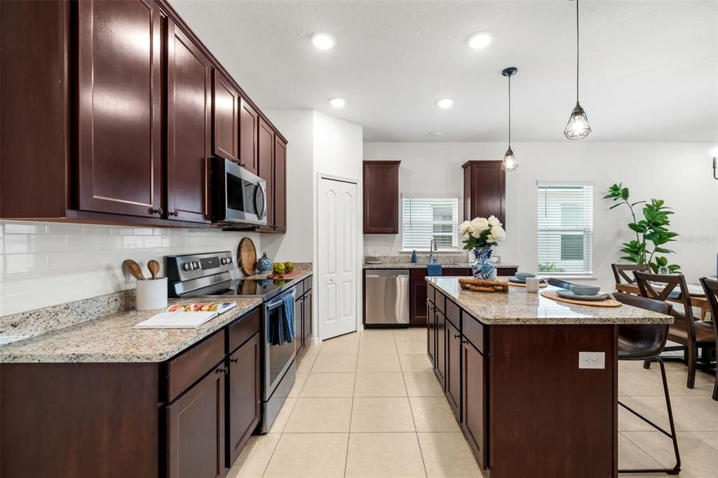 For Sale: $320,000 (3 beds, 2 baths, 1974 Square Feet)