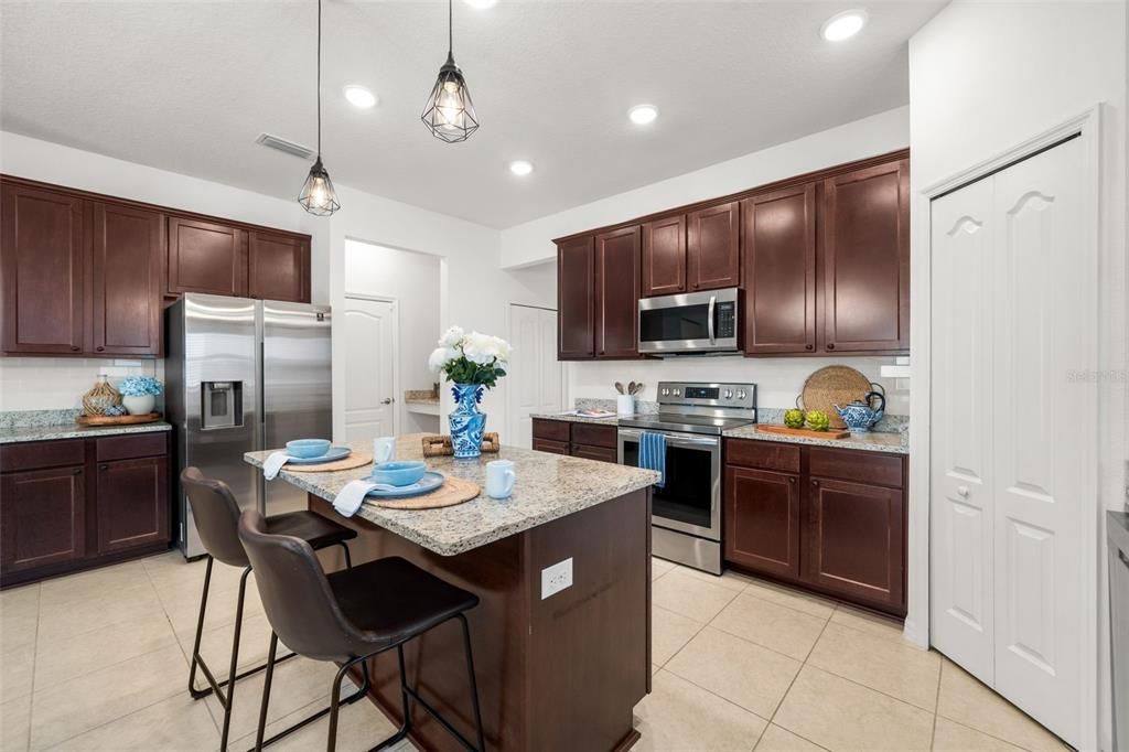 For Sale: $320,000 (3 beds, 2 baths, 1974 Square Feet)