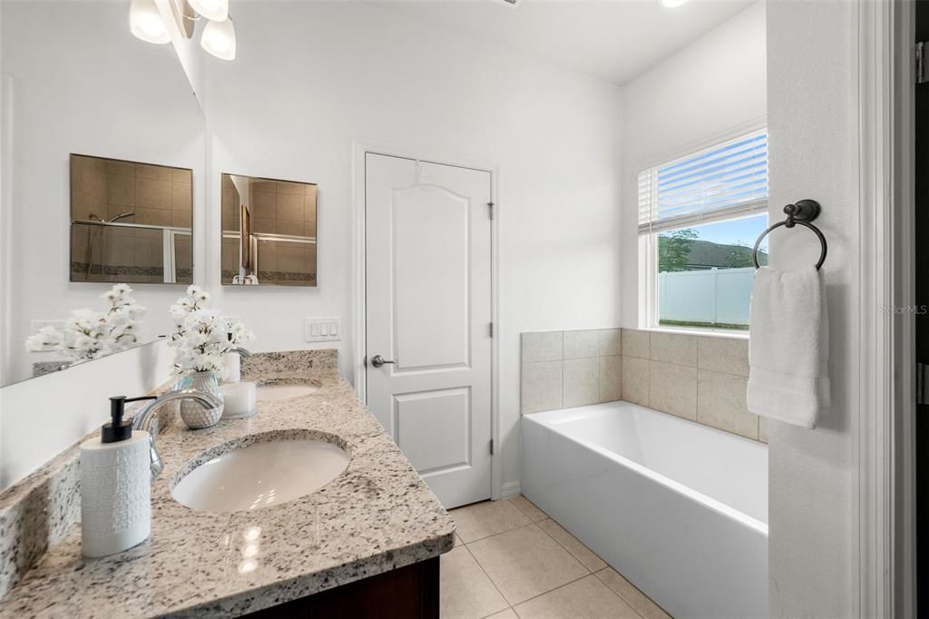 For Sale: $320,000 (3 beds, 2 baths, 1974 Square Feet)
