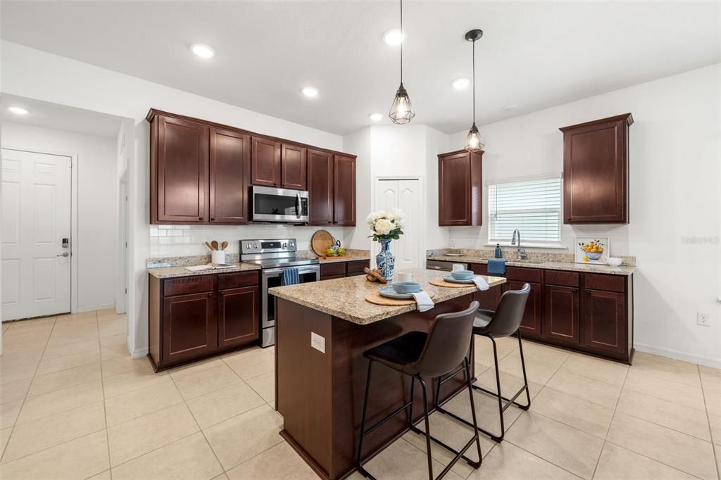 For Sale: $320,000 (3 beds, 2 baths, 1974 Square Feet)