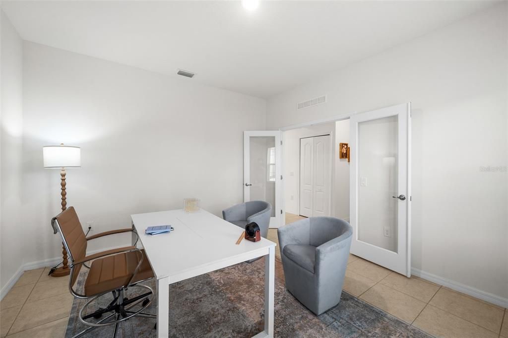 For Sale: $320,000 (3 beds, 2 baths, 1974 Square Feet)