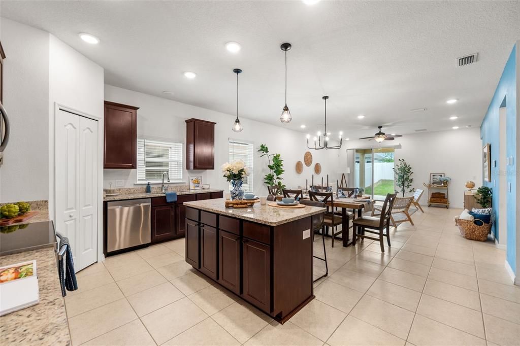 For Sale: $320,000 (3 beds, 2 baths, 1974 Square Feet)