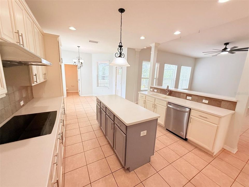 For Sale: $749,900 (4 beds, 3 baths, 3098 Square Feet)