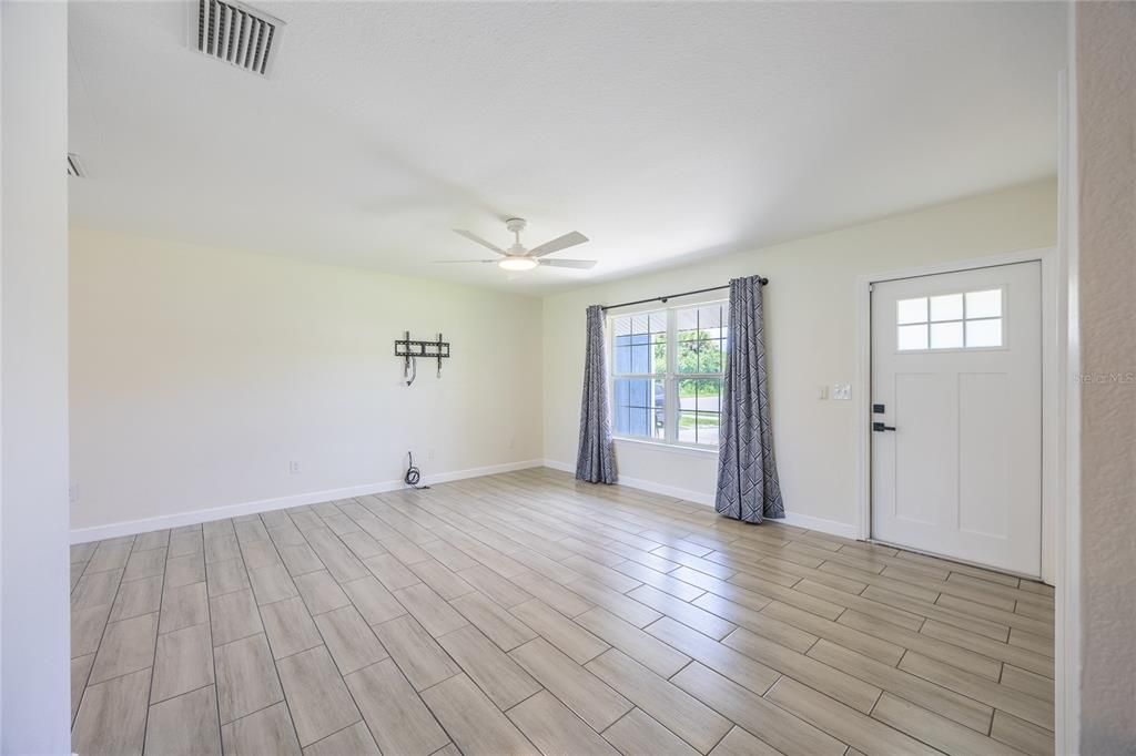 For Sale: $289,314 (2 beds, 2 baths, 1330 Square Feet)