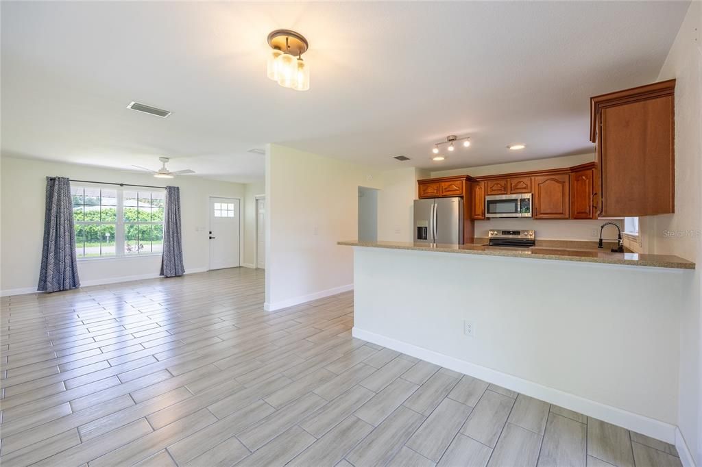 For Sale: $289,314 (2 beds, 2 baths, 1330 Square Feet)
